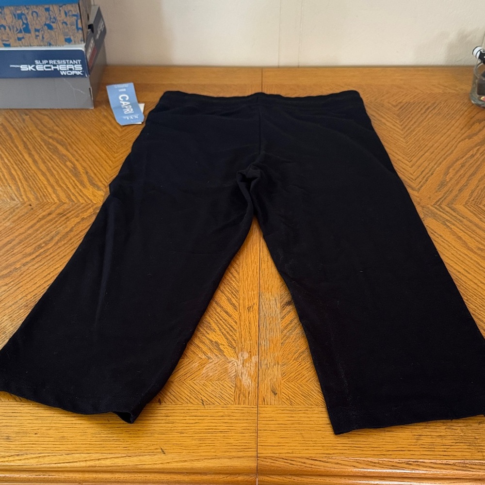 Stylish Black Drawstring Capris - Picture 4 of 9
